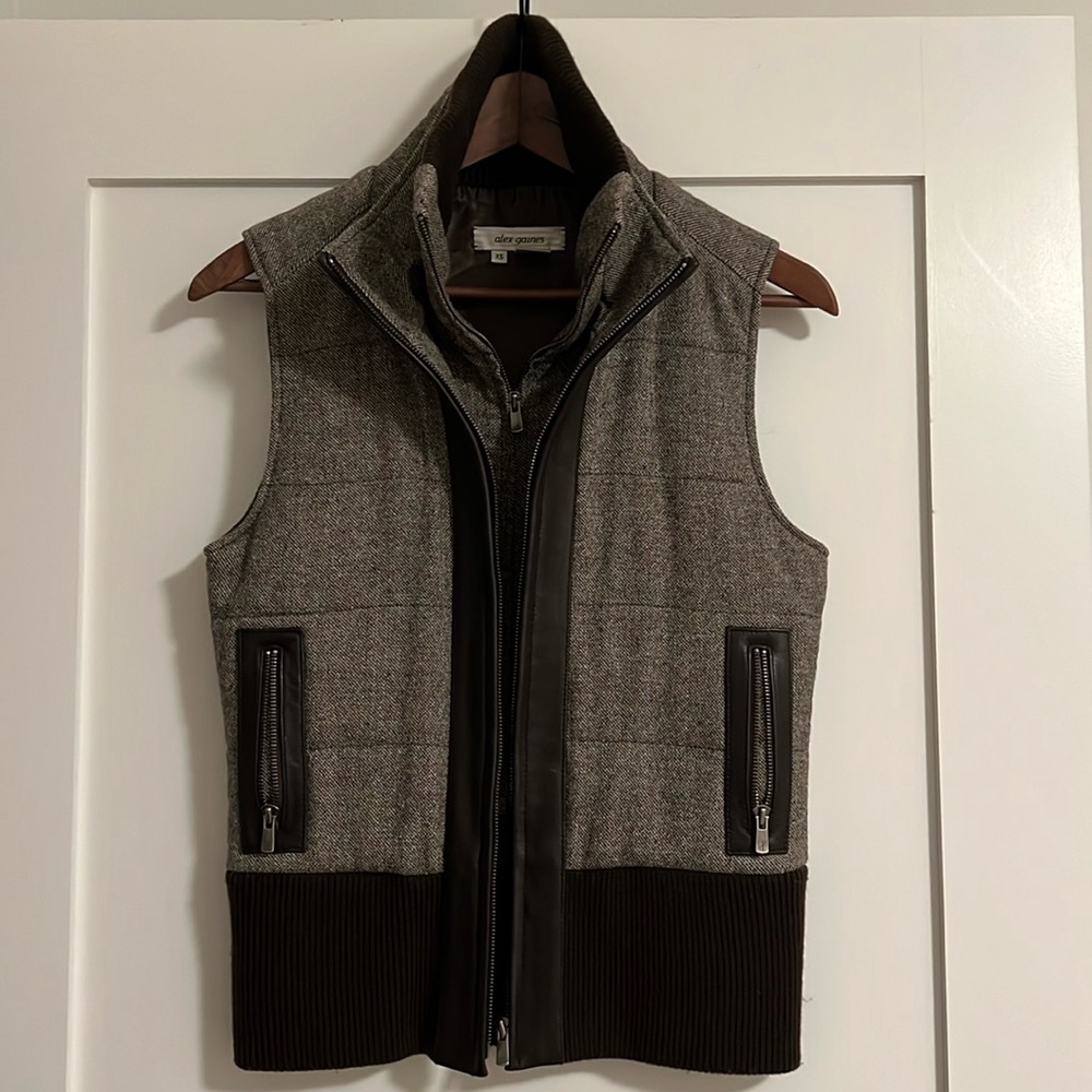 Alex Gaines from Barney’s vest with sweater/leather details sz XS